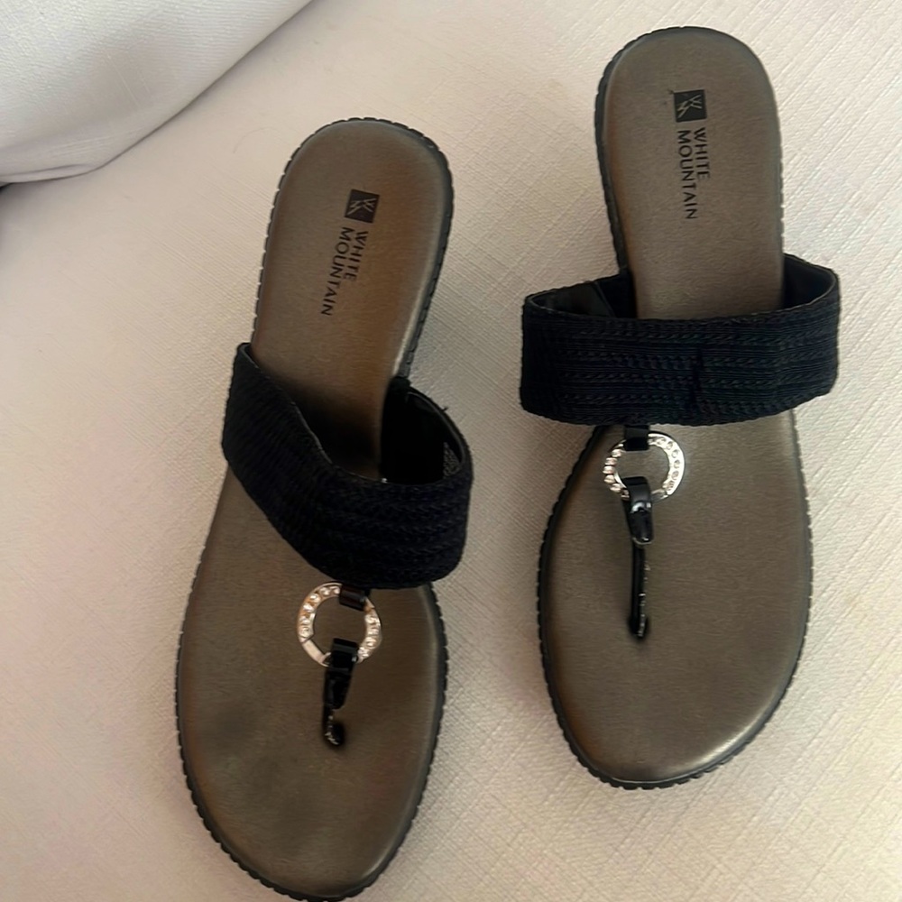 White mountain brand high heels  9 half size